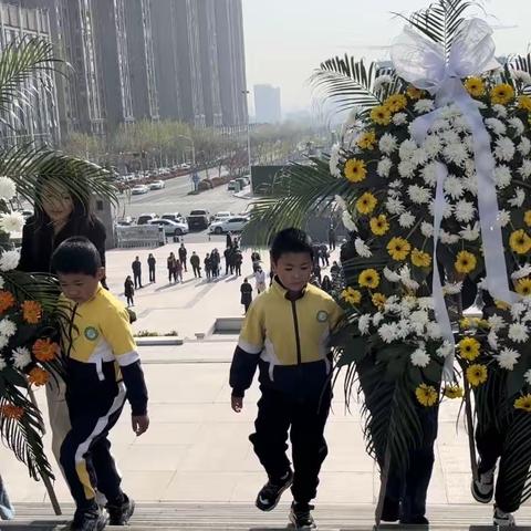 【薇爱快讯】清明祭英烈·传承中国情——紫薇苑幼儿园清明节祭扫活动