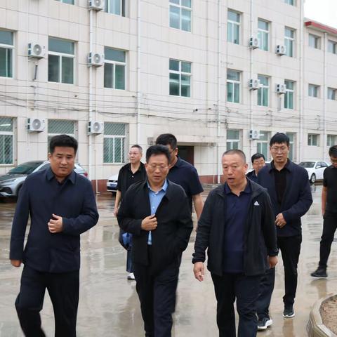 谋县域教育之长远  绘学校发展之蓝图 -----翼城县教体局局长翟力龙一行五人莅临翼城六中调研指导工作