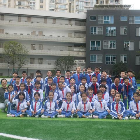 桃园小学三年级3班开学大合照