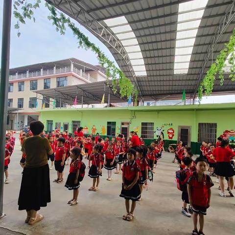 花门镇中心幼儿园:幼小衔接之走进小学