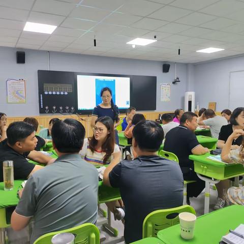 从课堂找方向   用学堂育新人——陕州区小学道德与法治暑期培训第三天纪实