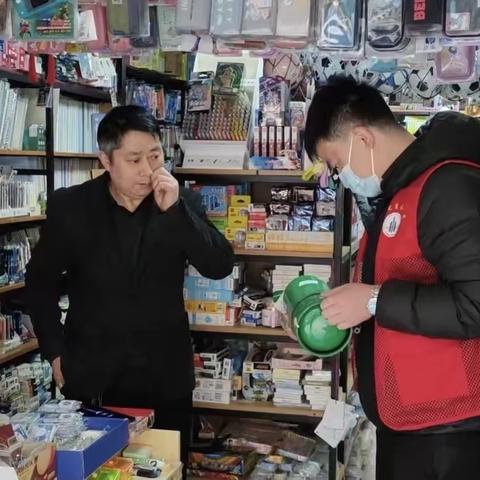 凤凰城社区开展沿街商铺消防安全检查