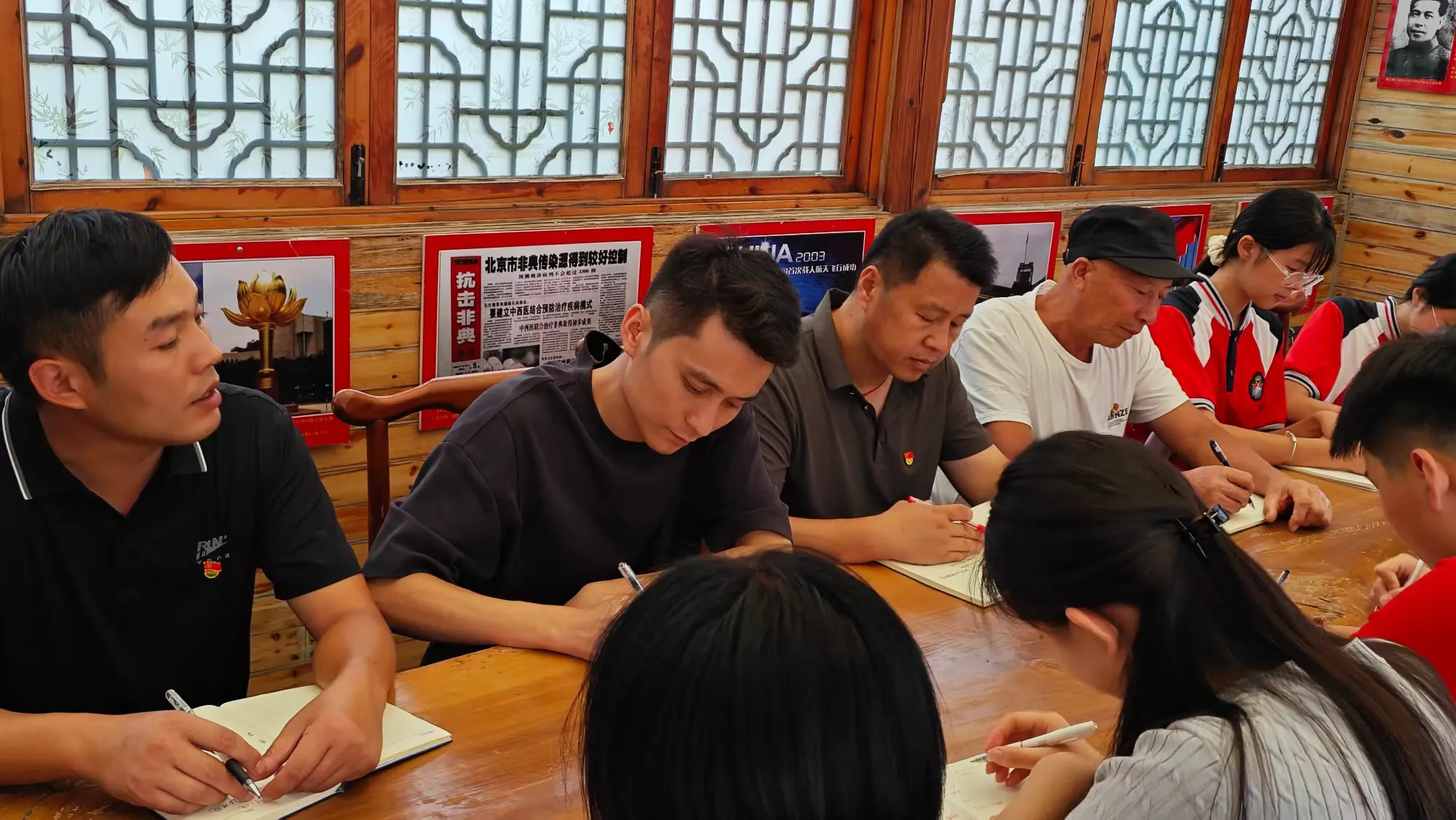简篇-红船映初心,奋斗正当时 一一天元中学召开纪念抗战胜利 80周年主题党员民主生活会