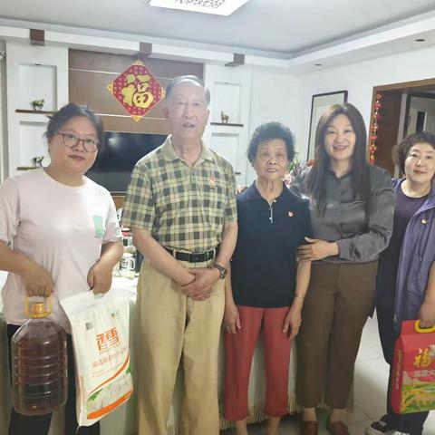 红心向党映初心 情暖七一显担当——甜水西园社区开展“七一”慰问支部党员活动