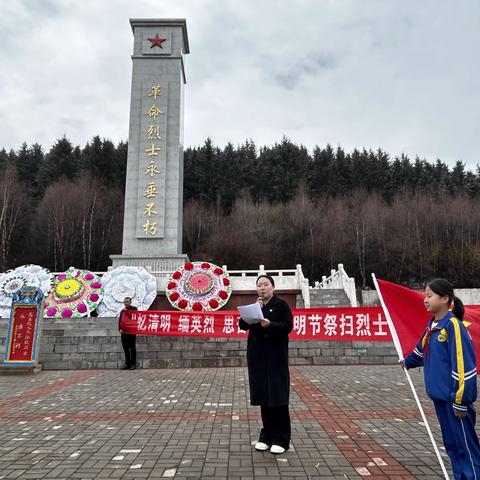 “碧海丹霞壮士心   陵园千古慰忠魂”