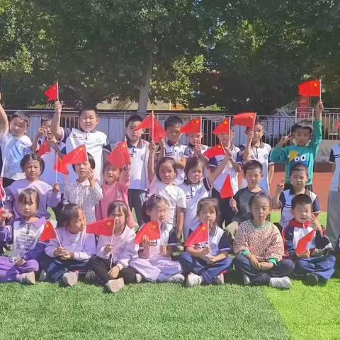 嗨！闪光的小孩！ 愿以寸心寄华夏， 且将岁月赠山河。