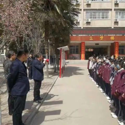 以“演”筑防，以“练”为战，防患未“燃”——咸阳市育才田家炳中学学生公寓应急疏散演练