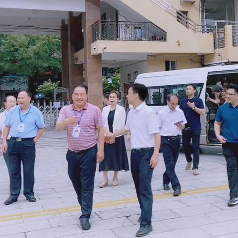 古韵延续，非遗相随——钦州市人大常委会副主任黄光发率队到钦州市第五中学调研非遗工作开展情况