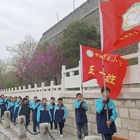 【全环境立德树人】融融春日户外活动健身心  萌萌少年绕城拉练正当时——东昌府区民主小学五年级拉练实践活动全记录