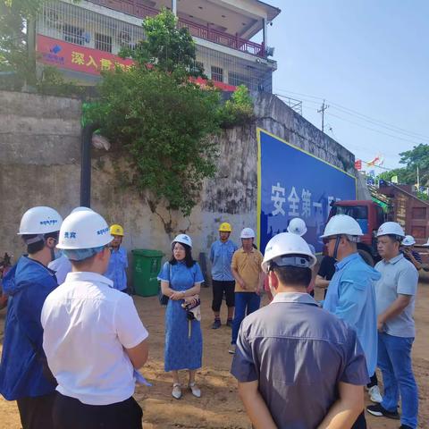 5月5日，海口市水务局建管科李章平副科长对龙塘大坝施工现场进行了检查督导