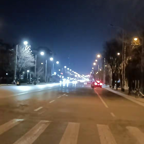 华龙区城市管理局 扎实推进城区路灯更换工作