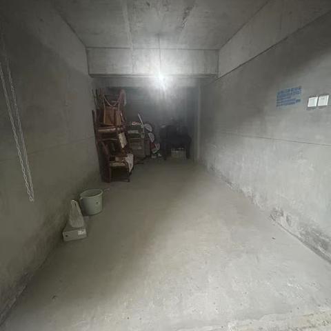 🌟56.8 急售世纪风景，抬高一楼带花园，带产权车库！三房单卫精装家具家电齐全，发财热线 ☎️67176-68566