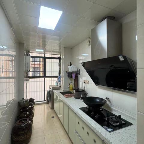 🌟绿地新地标，精装3/2/1，产权86，中庭朝向好，价格47.8万，新证不包☎：67176-62260-68566