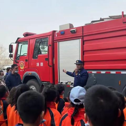 走进“火焰蓝”，安全记心中 ——临淄区晏婴小学三年级（9）班参观凤凰消防救援站实践活动