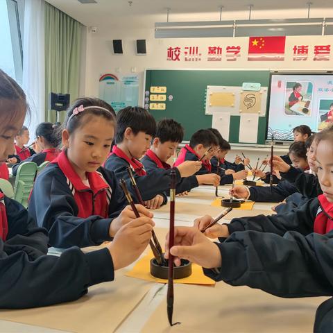 通州区书法课改组走进杨庄小学