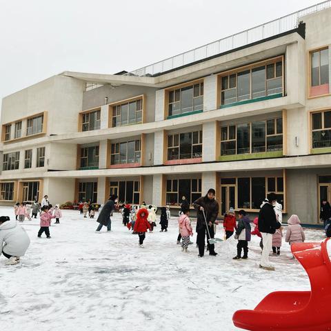 下雪啦！❄️“雪之初，童之趣”——银川市兴庆区第二十二幼儿园堆雪人、打雪仗⛄️活动印记