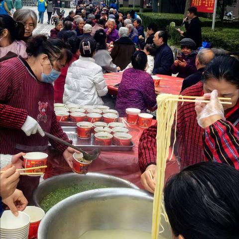 常青社区重阳节活动：情暖老人 残健共融享温情