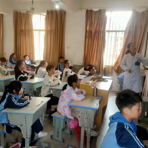 健康知识进校园  护航健康成长