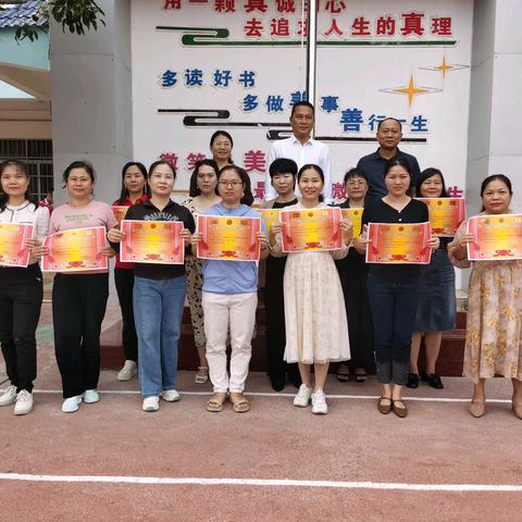 舞动课桌 绽放童真——记东方市铁路小学第二届课桌舞比赛