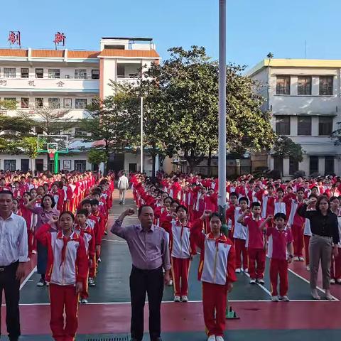 “宪”护成长 “法”助童行——2024年东方市铁路小学宪法日学习宣传活动