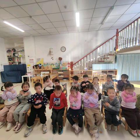 【石家庄市新华区柏林幼儿园】苗四班艺术活动——《温暖的太阳》