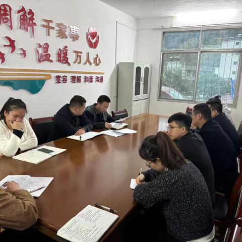 青铜关镇召开重点风险隐患及突出矛盾纠纷分析研判会