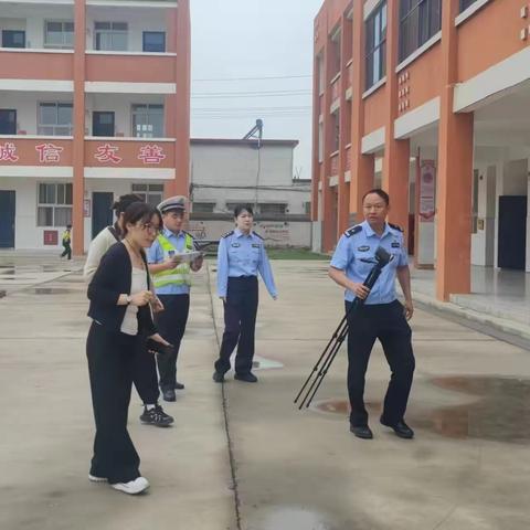 喜迎中秋国庆节日，交通安全宣传进校园