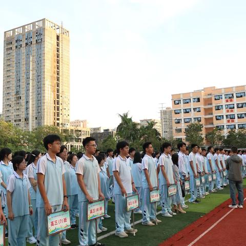 海口市第四中学举行2025年“119消防宣传月”应急疏散演练活动