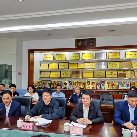 海口市第四中学召开干部大会 宣布学校主要领导任职 吴伟强任海口市第四中学校长