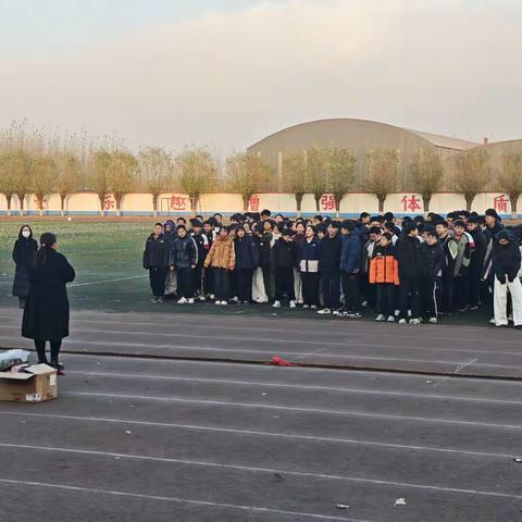 大齐学校八年级拔河比赛热血点燃寒冬