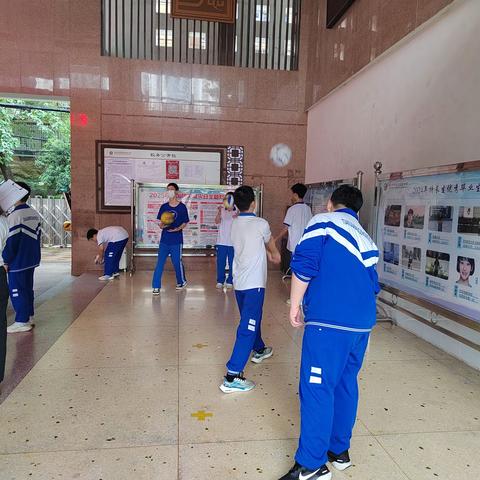 排球跃动间，师徒情谊长 ——记427班排球师徒制活动