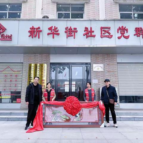 百岁期颐养天伦，社区浓情暖人心