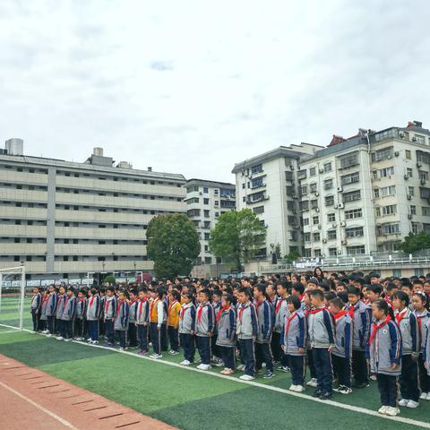 草长莺飞，悦享成长——十堰外国语学校三年级组年级集会