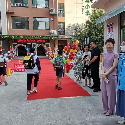 【官扎营】官中街社区新时代文明实践站开展“文明交通 安全出行”护学行动