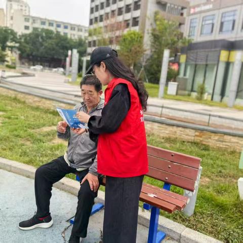 英雄中路街道蔡家巷社区开展防诈骗宣传活动——筑牢居民“钱袋子”安全防线