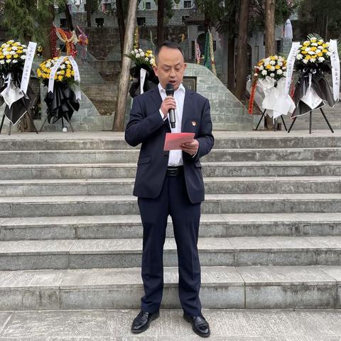 镇城社区开展“缅怀英烈铸忠魂·赓续血脉担使命”主题党日活动