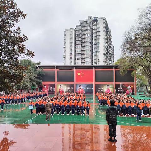 职教学子风姿飒，国防教育正当时