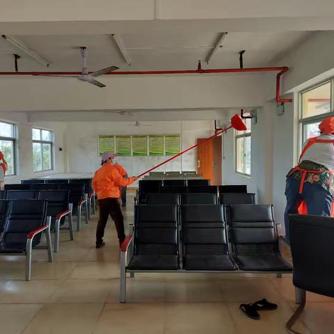 红旗敬老院开展春节前大扫除及氛围布置工作