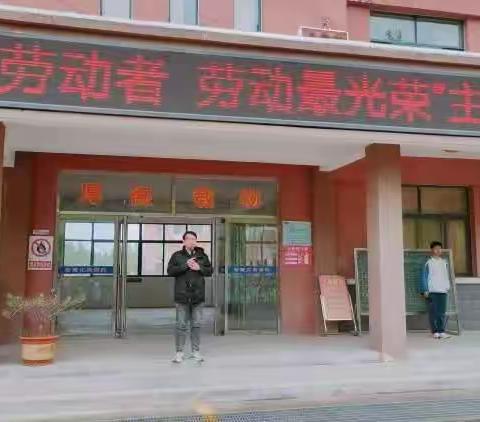 天宝二中五一劳动节开展“致敬劳动者，劳动最光荣”系列活动