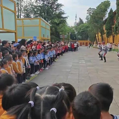 昆明市五华区第一幼儿园教育集团大班幼儿和家长齐聚讲武堂