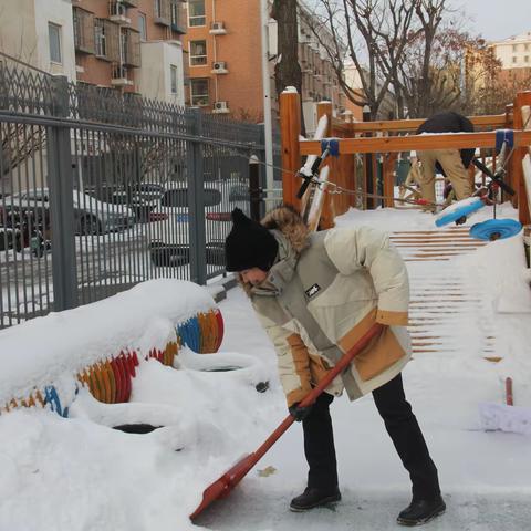 暖冬 造景 享雪乐——顺和花园幼儿园扫雪除冰活动