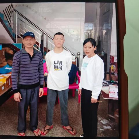 社区走访困境儿童：用关爱点亮希望