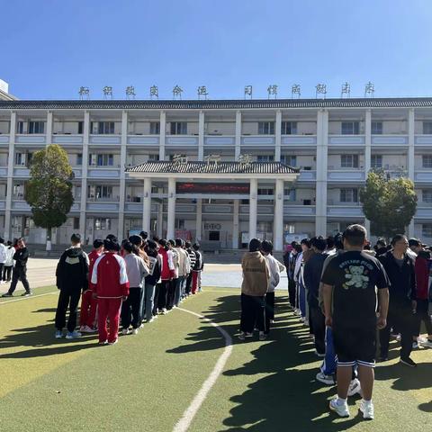 地震演练鸣警钟、安全防线需筑牢——江川区龙街中学组织地震避险与逃生疏散安全演练