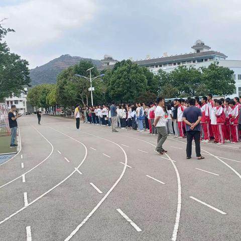地震消防演练，筑牢安全防线——江川区龙街中学地震消防安全应急疏散演练