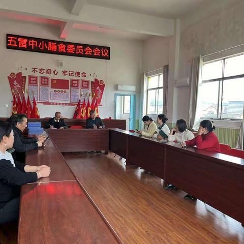 美好“食”光、与爱同行——五雷中心小学家委会代表参观学校食堂