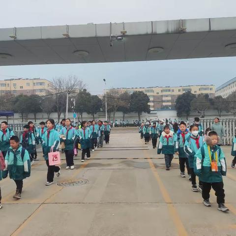 家校共育保平安，齐心协力促安全                                                  ——陕州小学二三班护学岗纪实