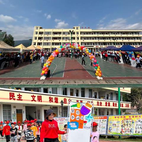 情系义卖 大爱无疆 ——马头镇小陆小学2024年春季学期清廉爱心义卖活动