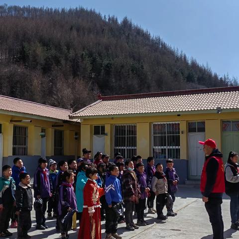 学雷锋，树新风———双录小学学雷锋活动纪实