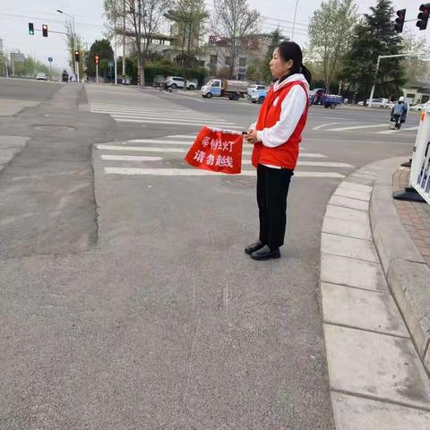 春日浓浓，温情暖校园——金凤路初级中学911班护学岗