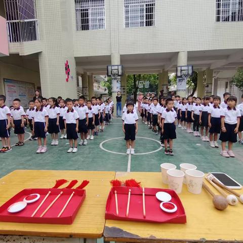 开笔明志，启蒙人生——梧州市钱鉴小学举行一年级新生“开笔礼”